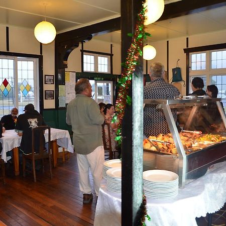 Tolaga Bay Inn エクステリア 写真